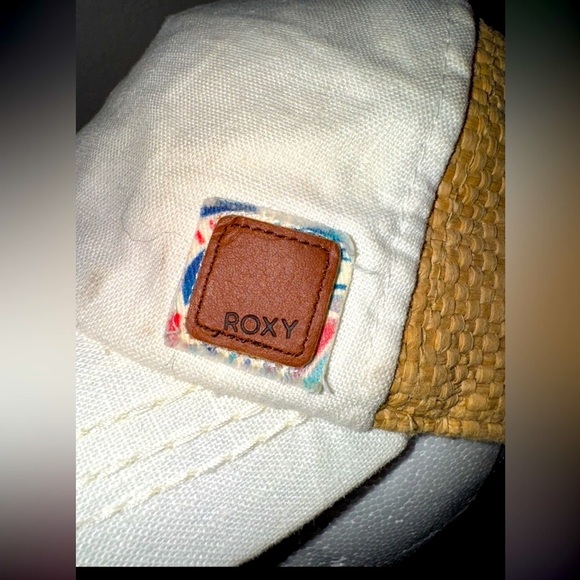 Stylish Roxy Incognito Patterned Trucker Hat white/tan/ multi floral women’s O/S - Picture 2 of 9